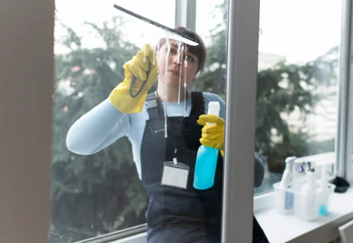 Nettoyage de vitres intérieures et extérieures à Yvias